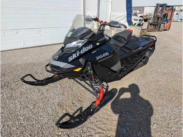2020 Ski-Doo Renegade X 850 E-TEC(R) 9688 KM in Snowmobiles in Sarnia - Image 3