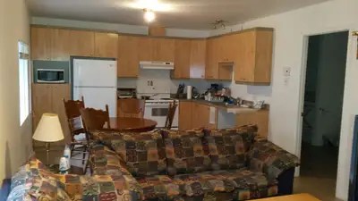 Appartement style condo, Entre prive secteur tranquille dans un rondpoint,sans voisin en arrière. Ba...