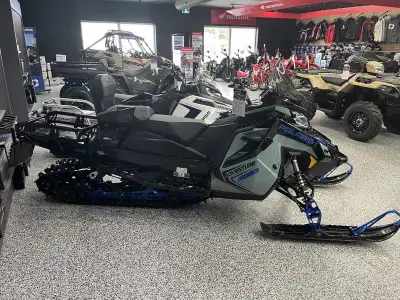 - 2026 Polaris® 650 Voyageur Adventure Ultimate 155 1.6" - 7S Display with integrated RIDE COMMAND -...