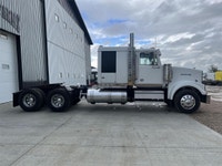 2009 Western Star 4900 long hood Tandem truck Located near Westlock Alberta KMS: 908,556 HRS: 23,401... (image 4)