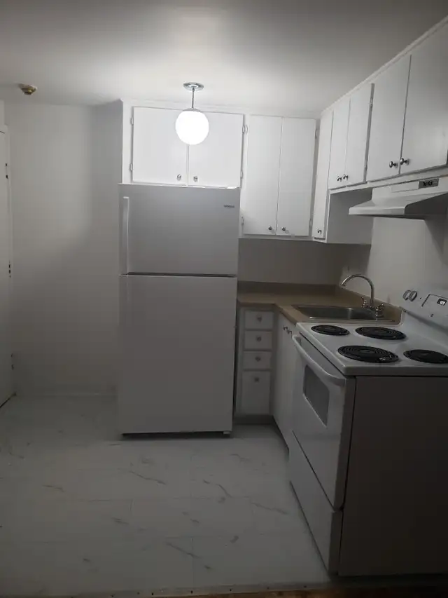 3 ½ sur Ave du Parc, près de Van Horne et Bernard!