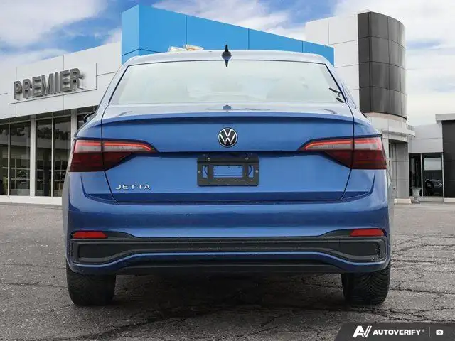 2023 Volkswagen Jetta Comfortline | LOW KMS | Moonroof in Cars & Trucks in Windsor Region - Image 6