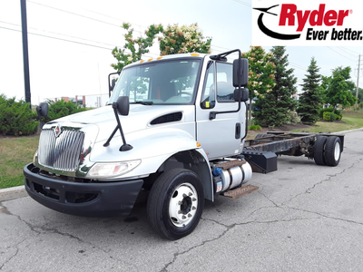 2017 NAVISTAR INTERNATIONAL 4300 LP Cab and Chassis - Automatic transmission-25500 GVW. 2017 Interna...