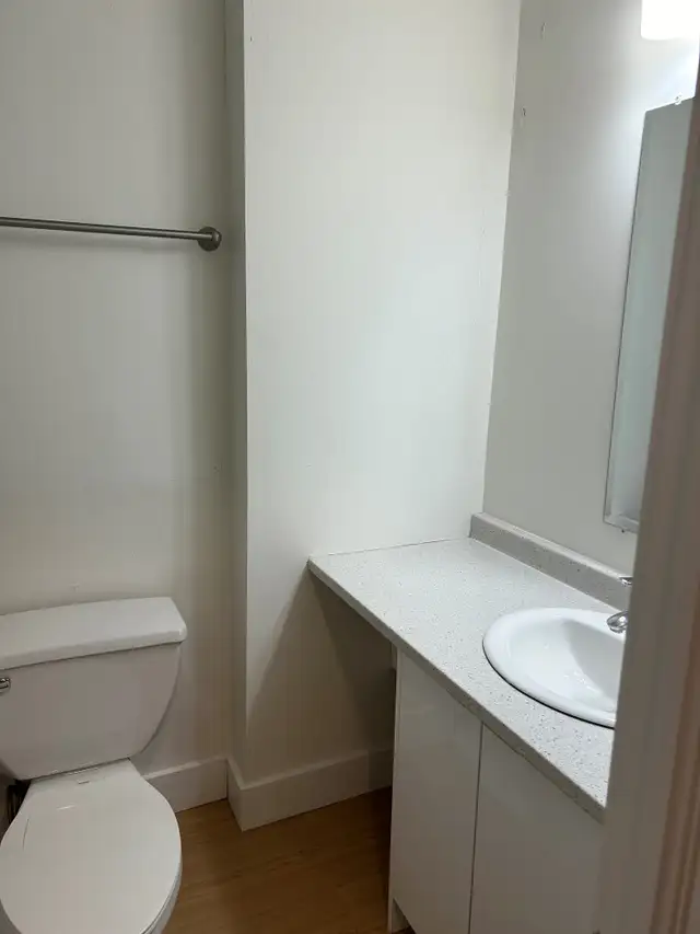 BACHELOR  PRIME DOWNTOWN LOACTION!! in Long Term Rentals in City of Halifax - Image 7