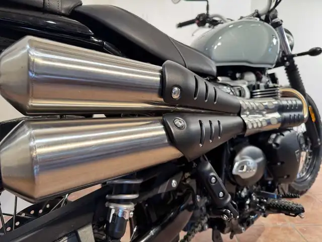 2022 Triumph Scrambler 900 in Street, Cruisers & Choppers in City of Montréal - Image 6