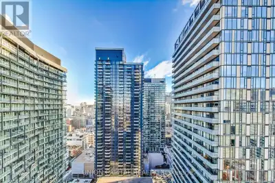 3305 - 108 PETER STREET Toronto (Waterfront Communities), Ontari