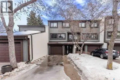 Classy best describes this tastefully designed townhouse in the sought-after Aspen Chase community,...