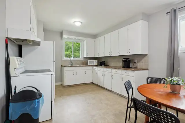 C5 MAIN - 3 BEDROOMS | FULLY FURNISHED ALL UTILITIES INCLUDE in Long Term Rentals in Moncton - Image 18