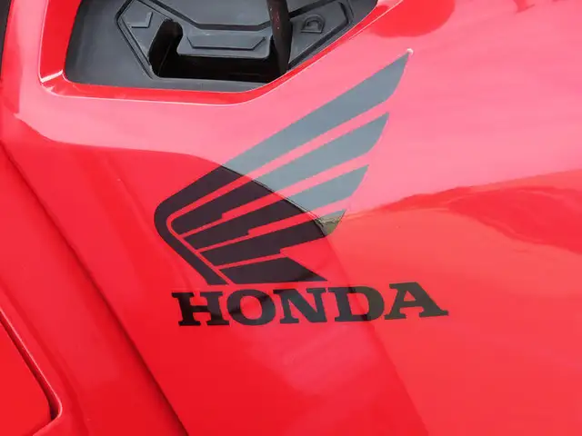 2026 Honda Rubicon 520 DCT IRS EPS in ATVs in Cambridge - Image 15