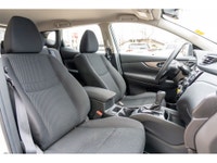 ENJOYABLE, ECONOMICAL DRIVE Smart, stylish, and efficient, the 2018 Nissan Qashqai is designed to fi... (image 7)