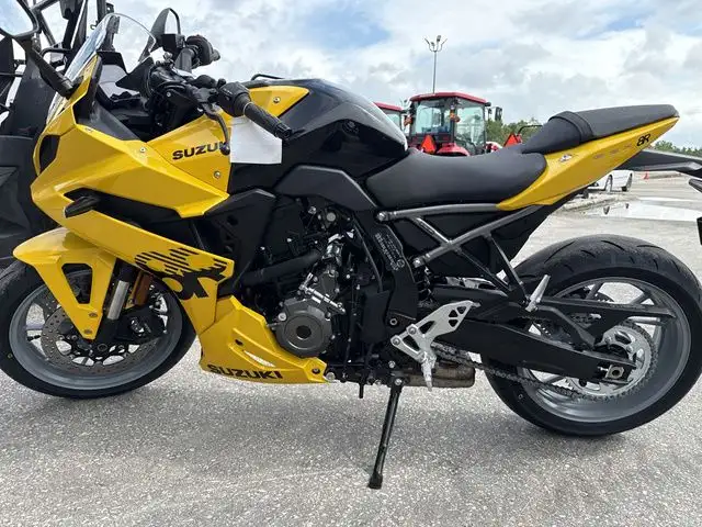 2025 Suzuki GSX-8R in Sport Bikes in Winnipeg - Image 3