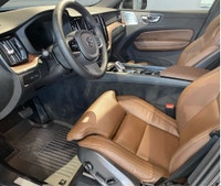 Crystal White Pearl Metallic, Maroon/Charcoal, Perforated Nappa Leather Upholstery, Wheels: 21" 5-Do... (image 9)