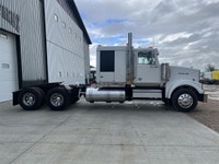 3.91 Ratio!! 2009 Western Star 4900 long hood Tandem truck Located near Westlock Alberta KMS: 908,55... (image 5)