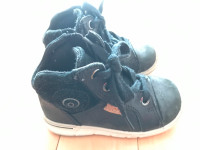 Chaussures pour bébé (taille 22 EU ou 6 USA)