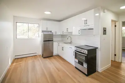 Renovated 1 Bedroom Suite - Block Five Manor - First Month Free