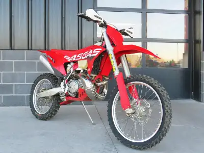 Finance at $77 bi-weekly*! Click "Get Financing" to see if you qualify! Apex Cycle 1-888-702-4150 Vi...