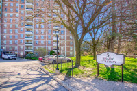 Toronto, Flemingdon Park 3 Beds / 2 Baths