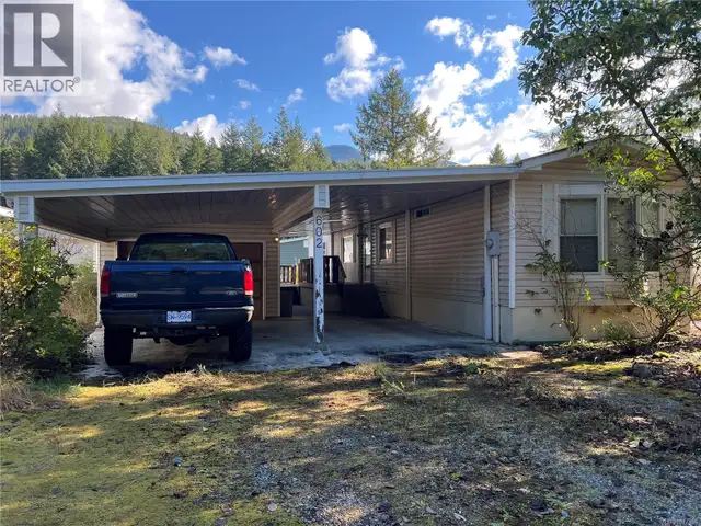 602 Matchlee Dr Gold River, British Columbia in Houses for Sale in Campbell River - Image 2
