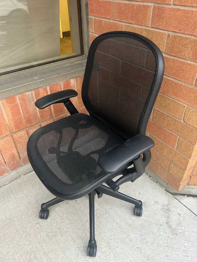 Knoll Chadwick Ergonomic Chair – Global Malaga Ergonomic Chair! in Chairs & Recliners in Mississauga / Peel Region - Image 4