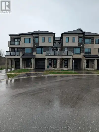 Bright, Modern Townhouse With Lots Of Storage And Many Upgrades Including Pot Lights And Kitchen. 9F...
