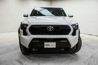 LOCAL TRUCK! This Toyota Tacoma delivers a Intercooled Turbo Gas/Electric I-4 2.4 L/146 engine power... (image 1)