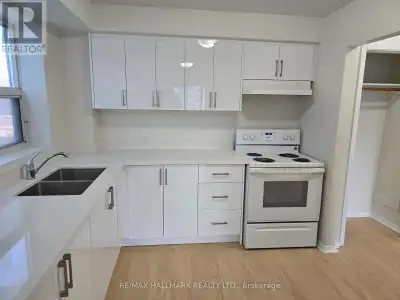 Updated, Bright And Spacious 2 Bedroom And A 4 Piece Bath, With 1007SF. Updated Kitchen With Quartz...