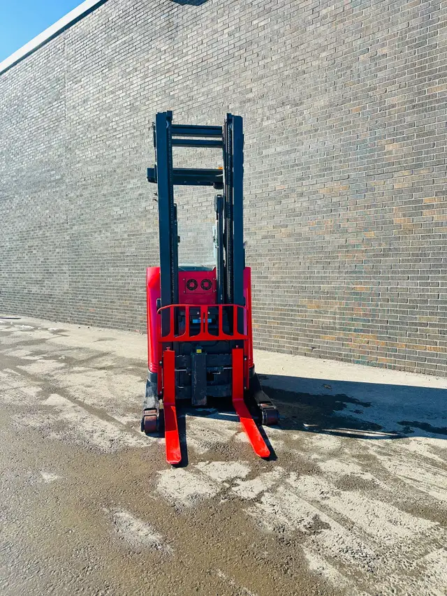 2016 Raymond Reach Forklift w 3500lbs cap Certified with charger in Heavy Equipment in Mississauga / Peel Region - Image 6