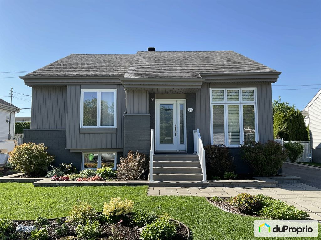 $795,000 - Bungalow for sale in Ste-Rose — photo 1