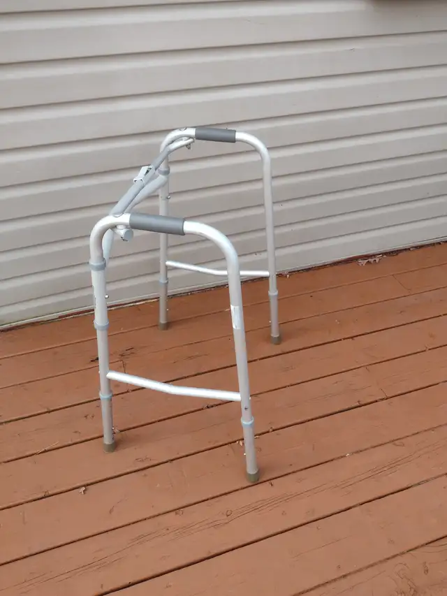 Folding Walker in Health & Special Needs in Barrie - Image 4