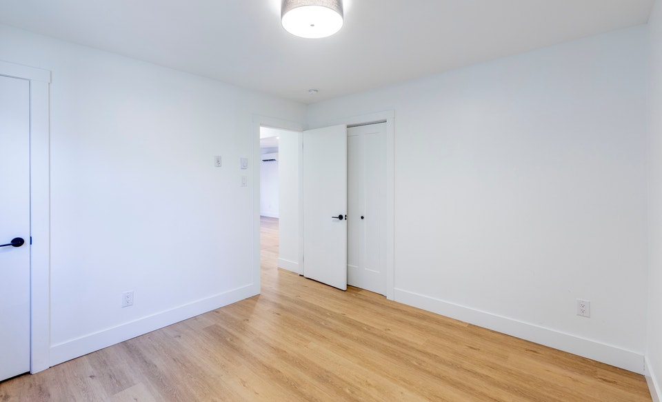 MULTIPLE 2 BEDROOM UNITS 626 LeBlanc Ct West W/INTERNET INCLUDED 5