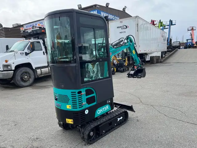 2024 agt Industrial Green QH13R Mini Excavator 420CC Gas Engine  in Heavy Equipment in Richmond - Image 7