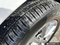 This Chrysler Pacifica has a strong Regular Unleaded V-6 3.6 L/220 engine powering this Automatic tr... (image 9)