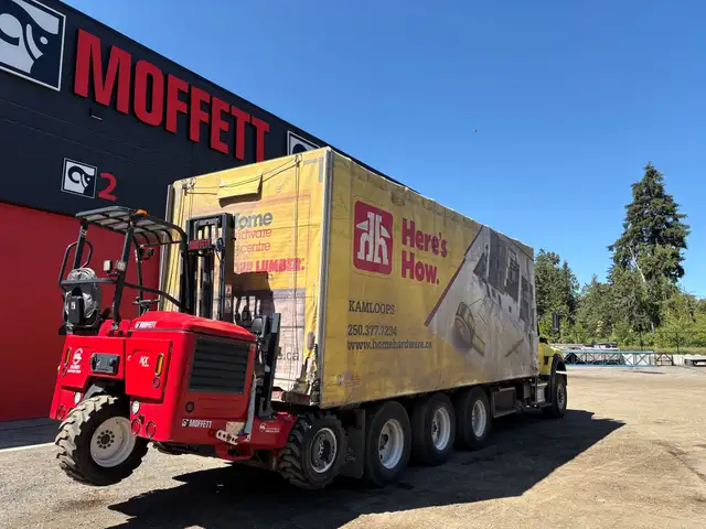 2019 International HV in Heavy Equipment in Abbotsford - Image 4