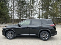 // ACCIDENT FREE!! // Meet the 2024 Nissan Rogue S AWD, a smart choice for Cayuga drivers who want y... (image 9)