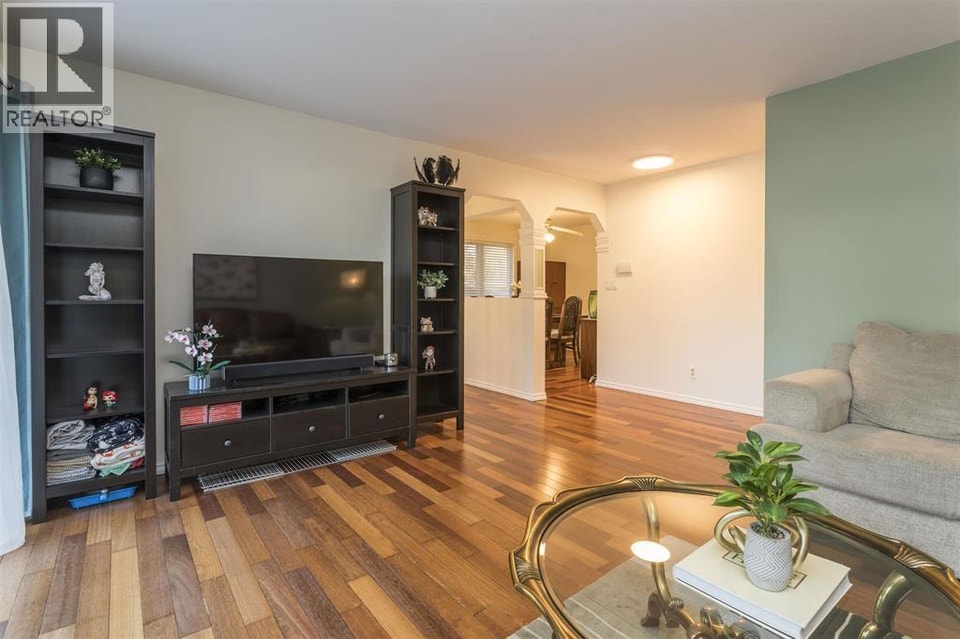 Upper-9890 LYNDHURST STREET Burnaby, British Columbia 2