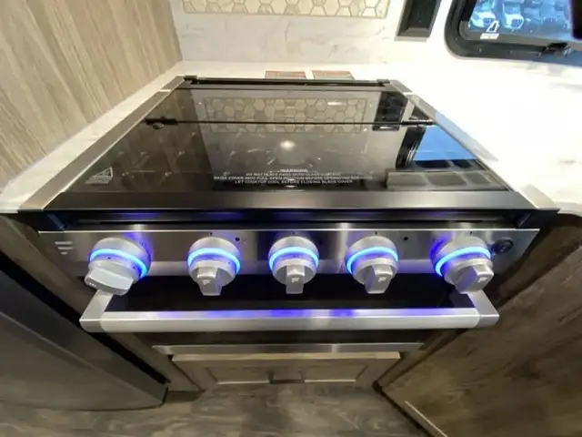 2025 Winnebago Vista 33K in RVs & Motorhomes in Abbotsford - Image 18