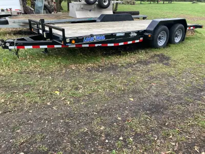 2014 Load Trail 18' flat deck trailer .. like new cond .. GVWR 9900 lbs. Dexter axles 6 bolt x 15" w...