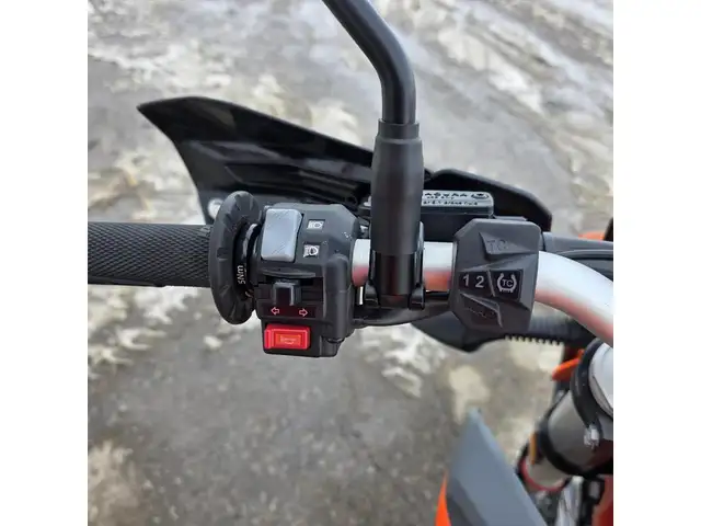 2023 KTM 690 ENDURO R in Dirt Bikes & Motocross in Brantford - Image 13