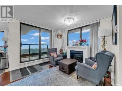 "Arcadia East" by noted Bosa - Stunning Penthouse with 270° Views! This exceptional penthouse offers...