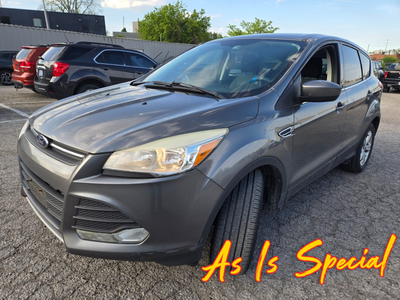 Experience the perfect blend of versatility and efficiency with the 2014 Ford Escape SE, designed fo...