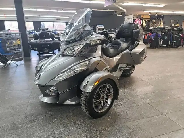 2012 Can-Am SPYDER RT-S SE5 MAGNESIUM in Sport Touring in Lanaudière - Image 3