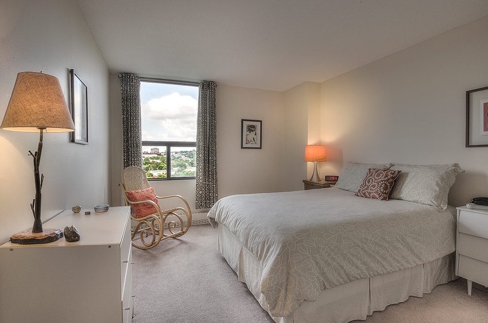 GREAT PRICE - LARGE 2 BEDROOM - BAYERS ROAD 2