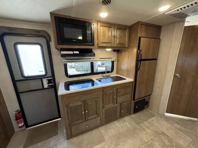 2018 ,Flagstaff,Shamrock 21SSL in Travel Trailers & Campers in Kamloops - Image 12