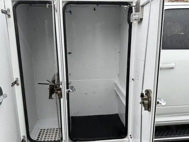 2024 Ram 5500 Heavy Duty Laramie 4x4 Crew Cab Cummins Service Tr in Heavy Trucks in Regina - Image 33