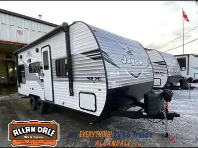 Enjoy stress-free camping with the Jay Flight SLX 210QBW a compact travel trailer packed with comfor...