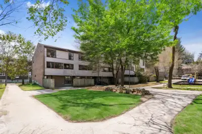 Churchill Townhomes - Townhouse (2 bedroom) available at 90 Chur
