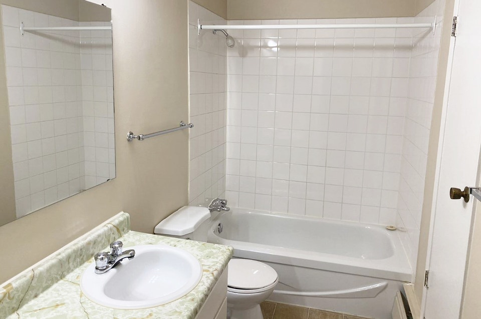 Capri Gardens - 2 Bedroom 1 Bath Apartment for Rent 4