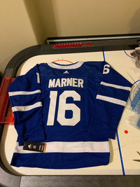 Toronto Maple Leafs youth medium  Marner