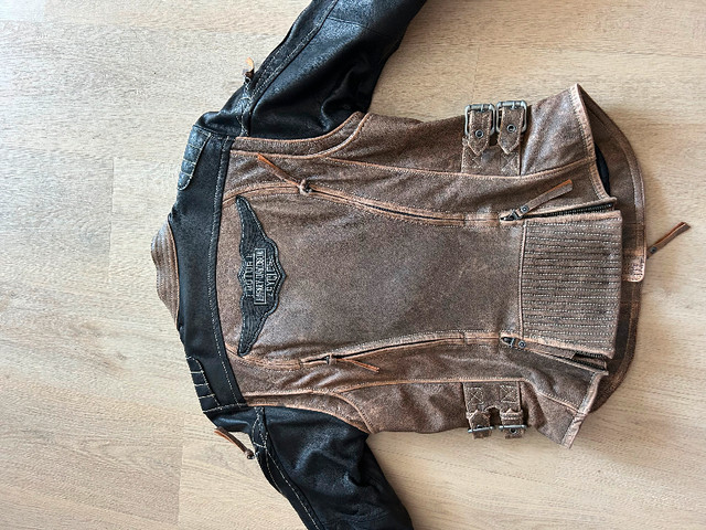 Manteau Harley Davidson pour dame ! Gr petit, neuf dans Femmes - Hauts et vêtements d'extérieur  à Laval/Rive Nord