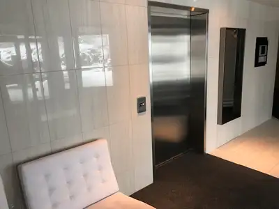 MAGNIFIQUE 3 1/2 ASCENSEUR (IMMEUBLE DE PRESTIGE)